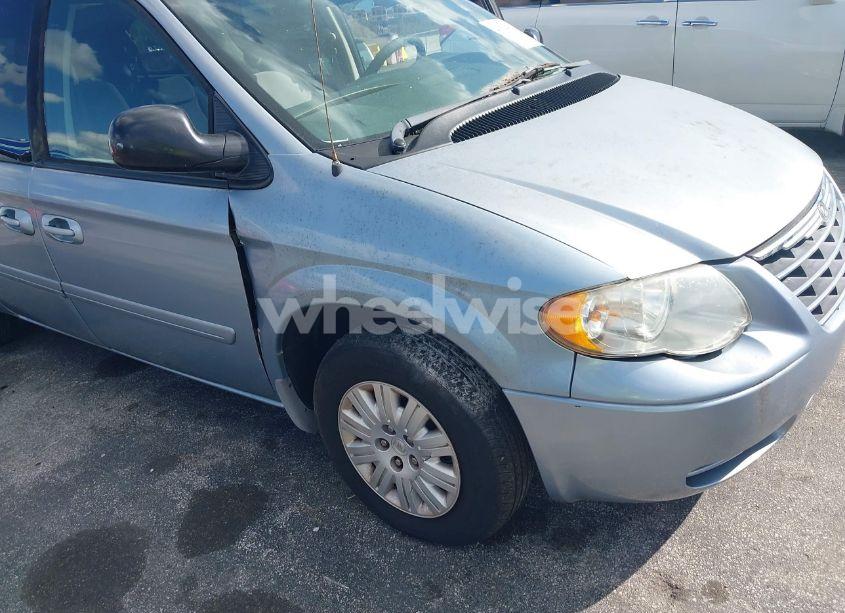 Photo 6 of 2006 Chrysler Town & COUNTRY LX (VIN 1A4GP44R76B608714)