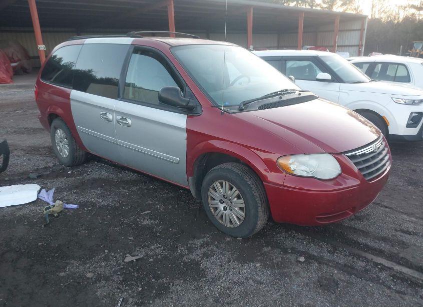 2006 Chrysler Town & COUNTRY LX (VIN 1A4GP44RX6B608741) main photo