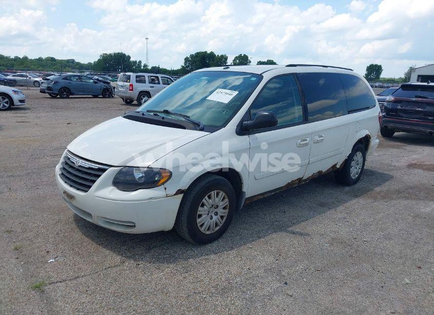 Photo 2 of 2006 Chrysler Town & COUNTRY LX (VIN 1A4GP44RX6B752063)