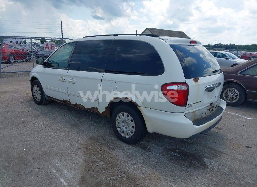 Photo 3 of 2006 Chrysler Town & COUNTRY LX (VIN 1A4GP44RX6B752063)