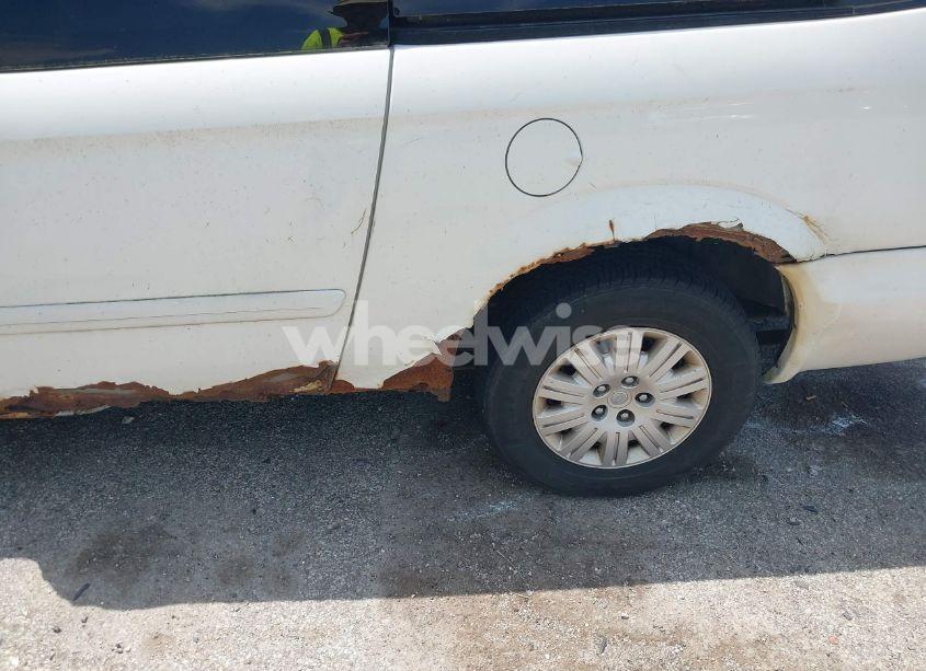 Photo 6 of 2006 Chrysler Town & COUNTRY LX (VIN 1A4GP44RX6B752063)