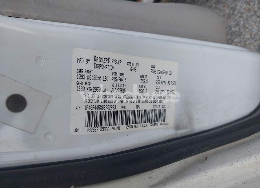 Photo 9 of 2006 Chrysler Town & COUNTRY LX (VIN 1A4GP44RX6B752063)