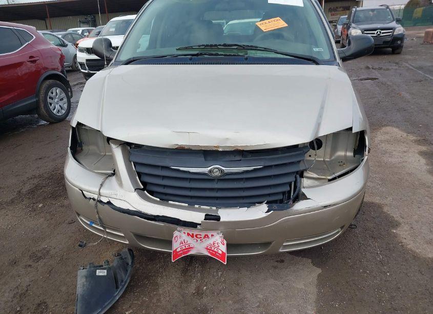Photo 6 of 2006 Chrysler Town & COUNTRY (VIN 1A4GP45R26B656331)