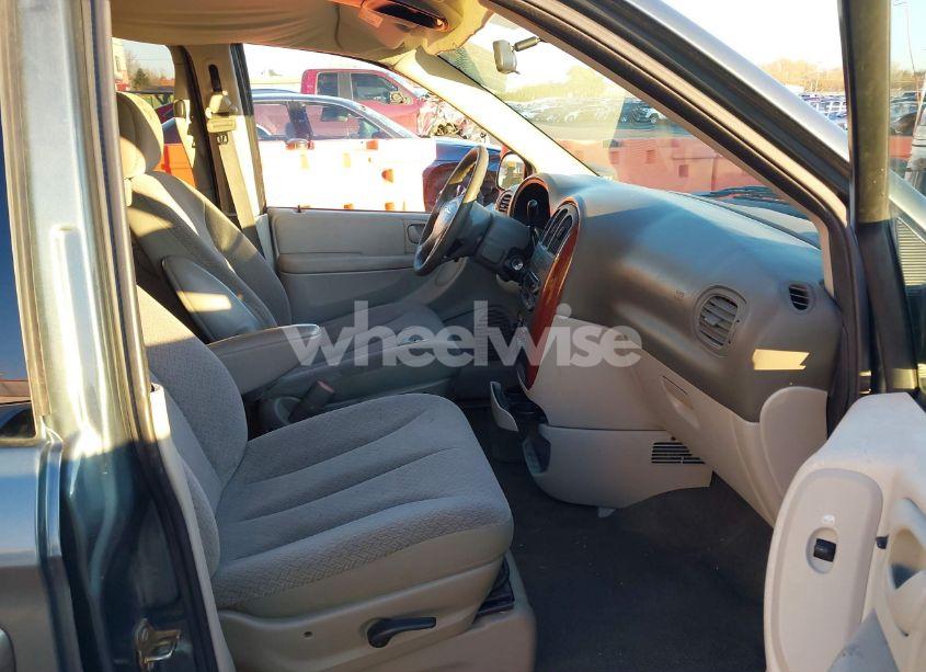 Photo 5 of 2006 Chrysler Town & COUNTRY (VIN 1A4GP45R36B597113)