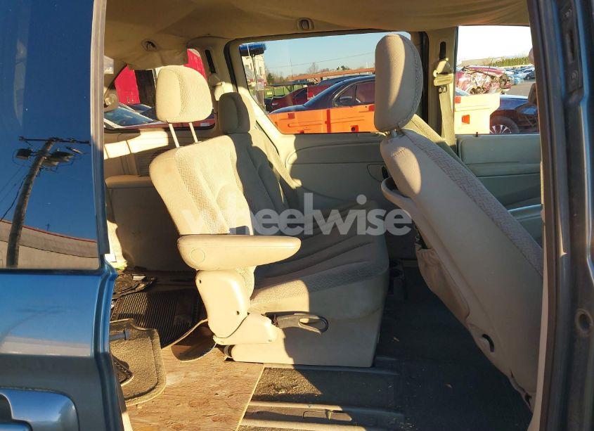 Photo 8 of 2006 Chrysler Town & COUNTRY (VIN 1A4GP45R36B597113)