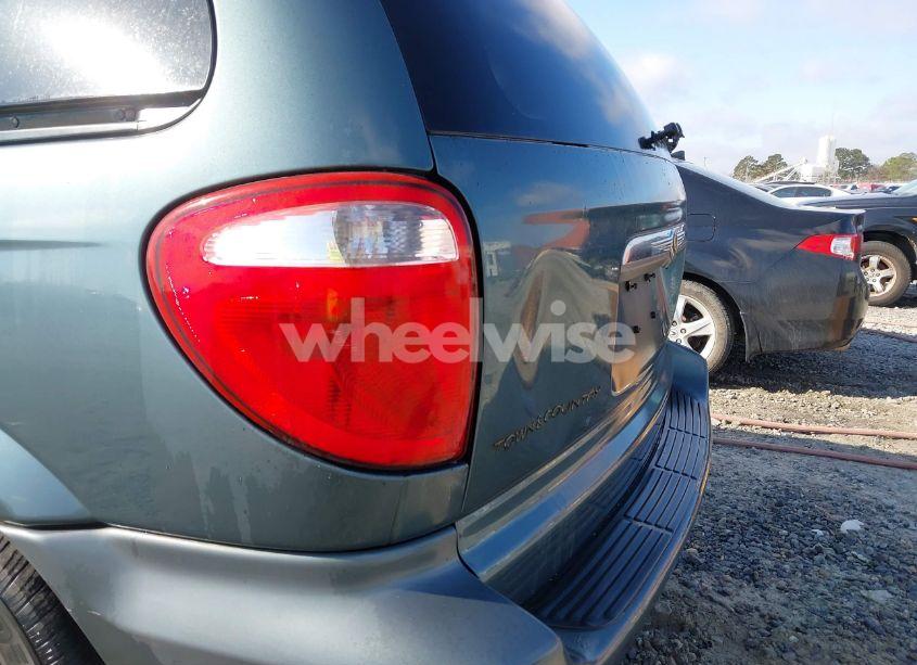 Photo 6 of 2006 Chrysler Town & COUNTRY (VIN 1A4GP45R36B603010)