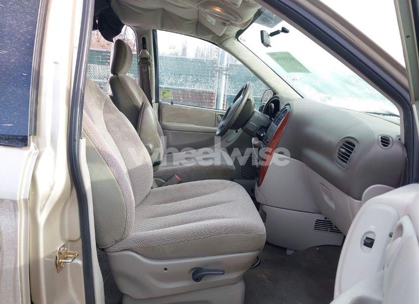 Photo 5 of 2006 Chrysler Town & COUNTRY (VIN 1A4GP45R76B748616)