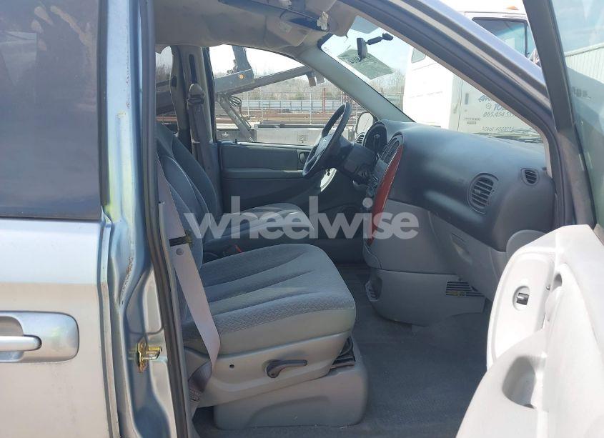 Photo 5 of 2006 Chrysler Town & COUNTRY (VIN 1A4GP45RX6B504765)