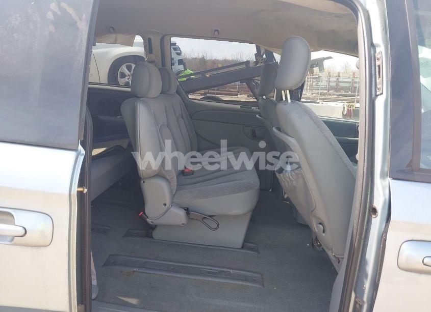 Photo 8 of 2006 Chrysler Town & COUNTRY (VIN 1A4GP45RX6B504765)