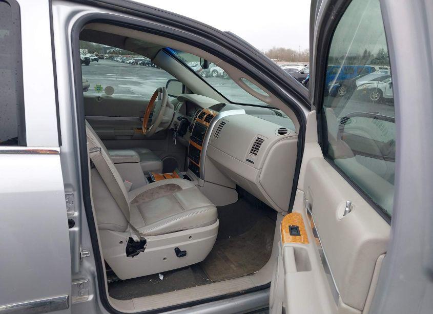 Photo 5 of 2007 Chrysler Aspen LIMITED (VIN 1A8HW58257F543784)