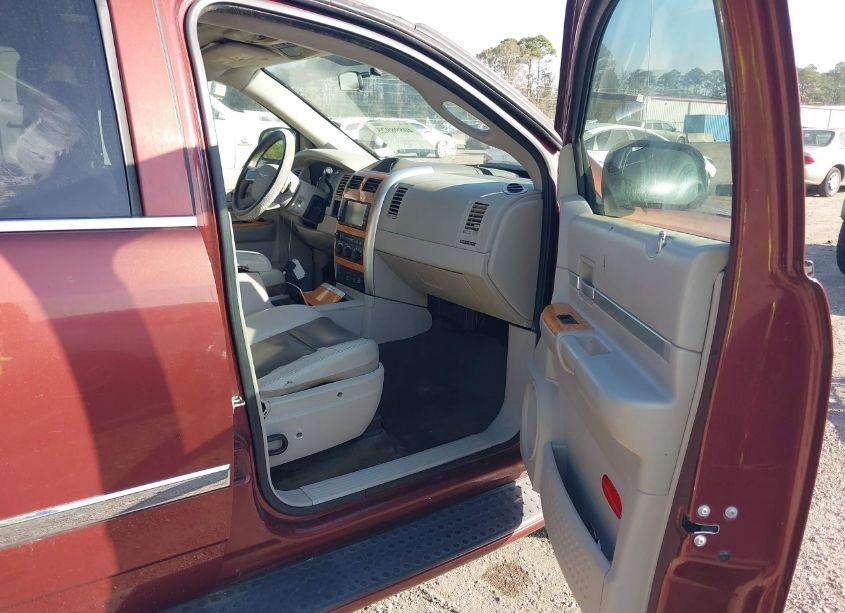 Photo 5 of 2008 Chrysler Aspen LIMITED (VIN 1A8HX58258F150947)