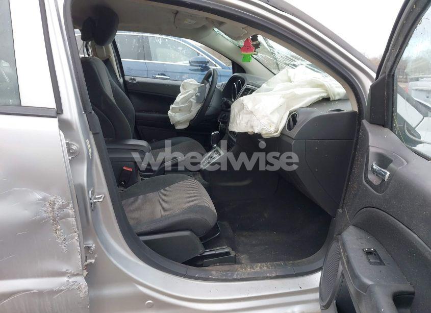 Photo 5 of 2010 Dodge Caliber SXT (VIN 1B3CB4HA1AD663892)