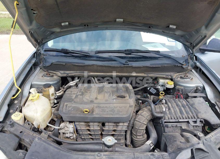 Photo 10 of 2010 Dodge Avenger SXT (VIN 1B3CC4FB1AN183094)