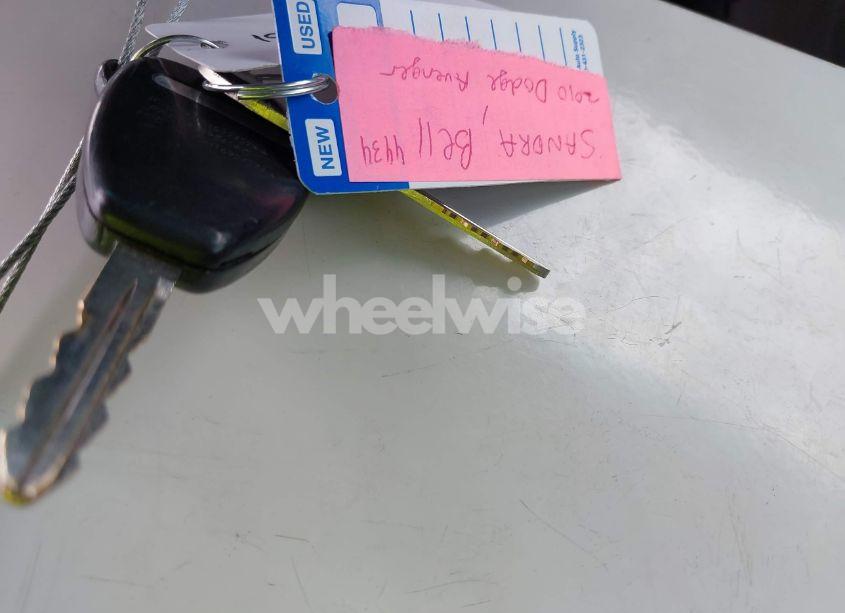 Photo 11 of 2010 Dodge Avenger SXT (VIN 1B3CC4FB1AN183094)