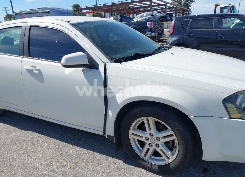 Photo 6 of 2010 Dodge Avenger R/T (VIN 1B3CC5FB0AN114421)