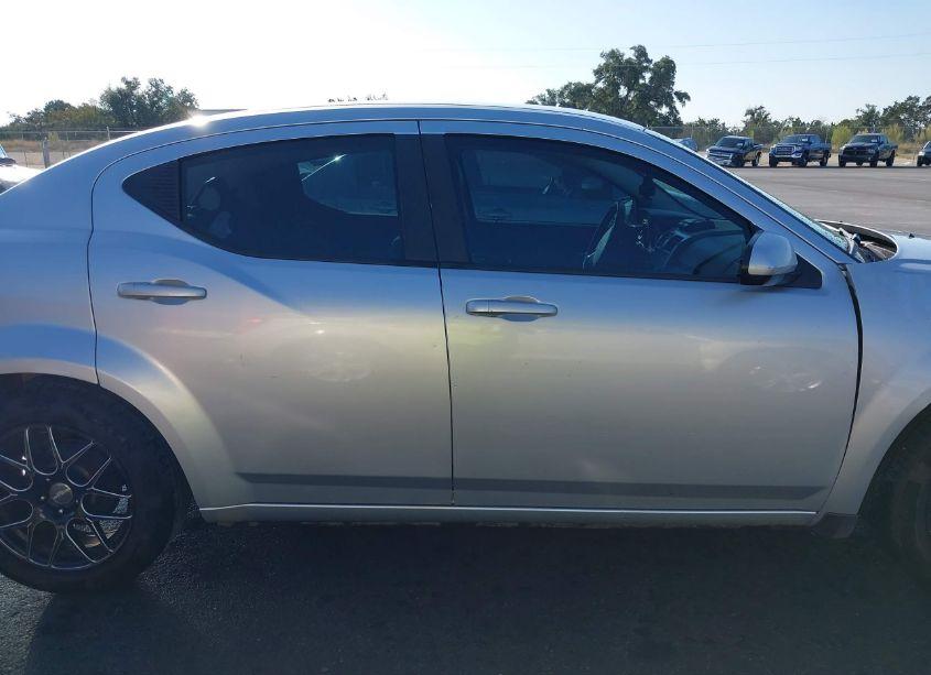 Photo 14 of 2010 Dodge Avenger R/T (VIN 1B3CC5FB1AN133995)