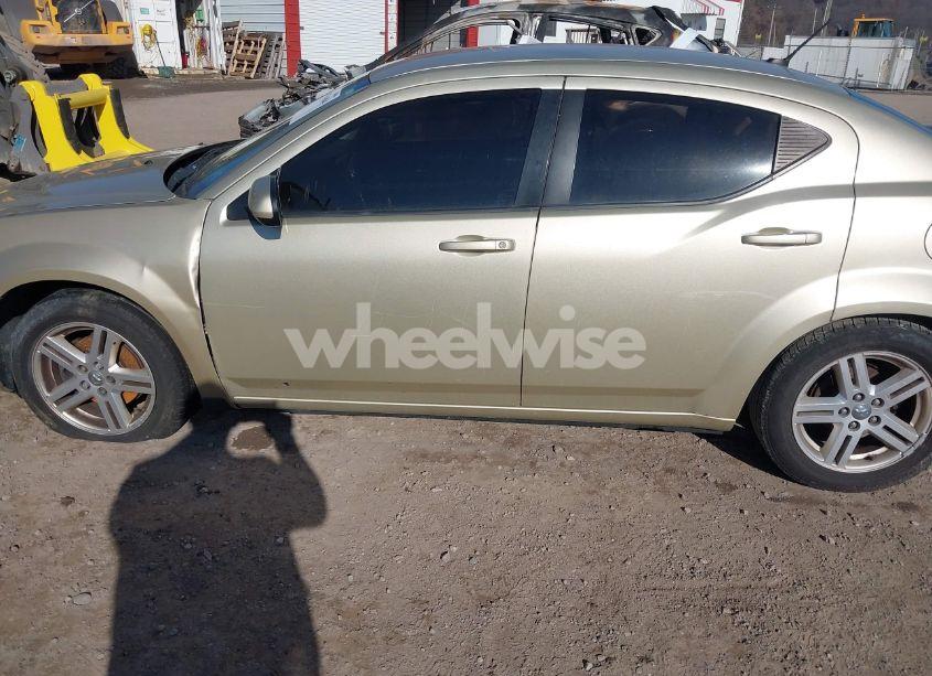 Photo 6 of 2010 Dodge Avenger R/T (VIN 1B3CC5FB5AN206267)