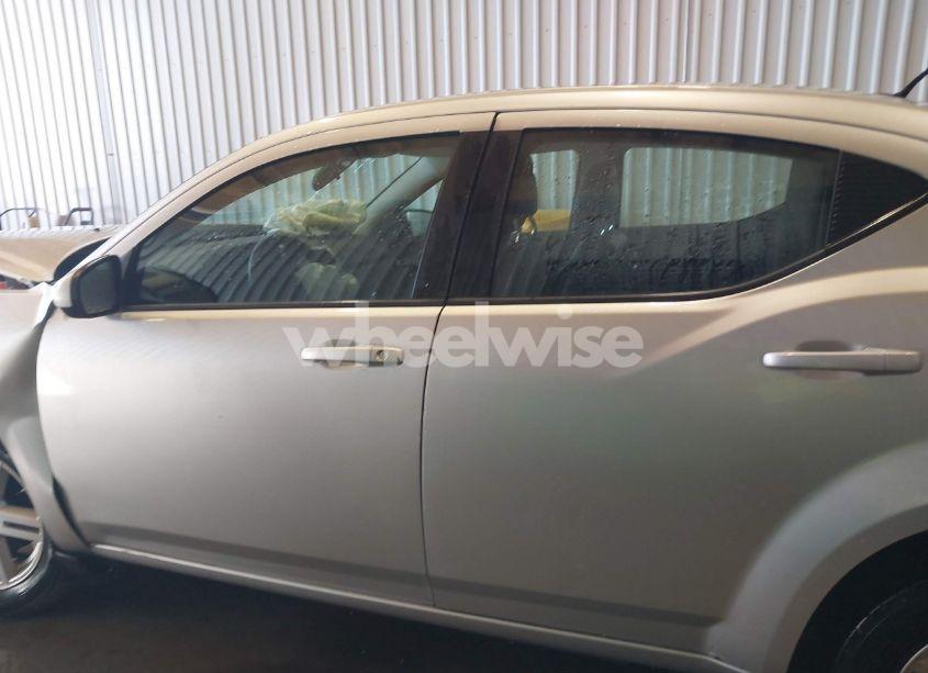 Photo 15 of 2010 Dodge Avenger R/T (VIN 1B3CC5FB8AN235892)