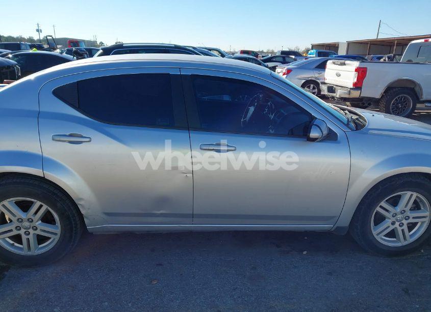 Photo 13 of 2010 Dodge Avenger R/T (VIN 1B3CC5FBXAN221444)