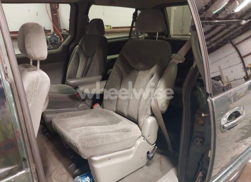 Photo 8 of 2000 Dodge Grand CARAVAN SE (VIN 1B4GP44G4YB651833)