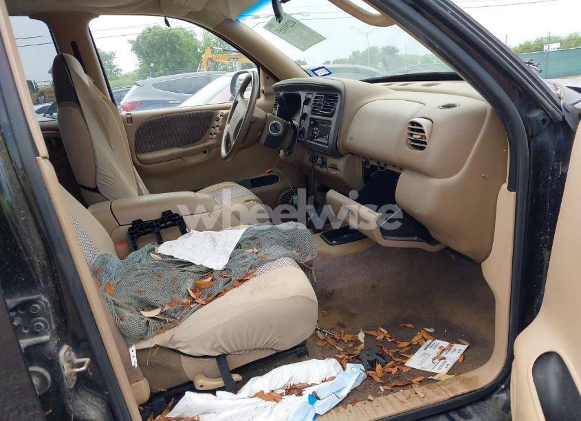 Photo 5 of 2000 Dodge Durango (VIN 1B4HR28Z3YF225347)