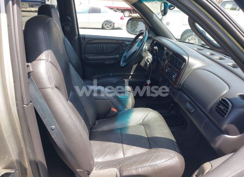 Photo 5 of 2000 Dodge Durango (VIN 1B4HS28N9YF271816)