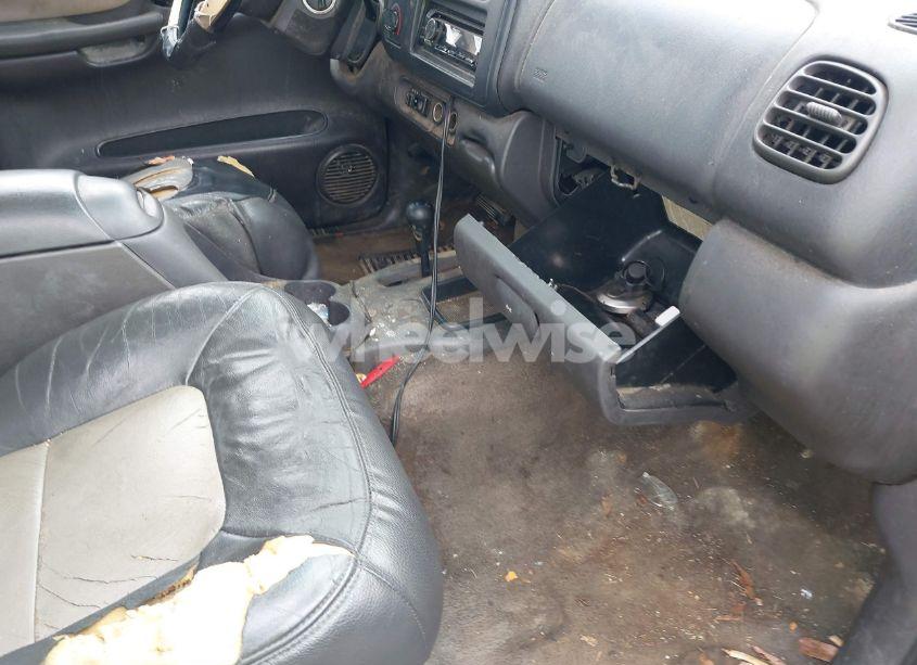 Photo 5 of 2000 Dodge Durango (VIN 1B4HS28Z2YF297466)