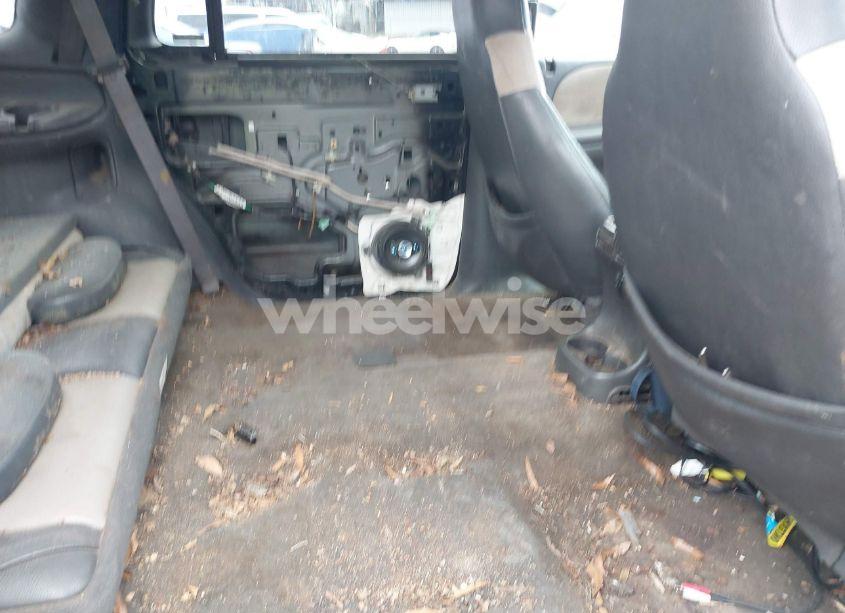 Photo 8 of 2000 Dodge Durango (VIN 1B4HS28Z2YF297466)