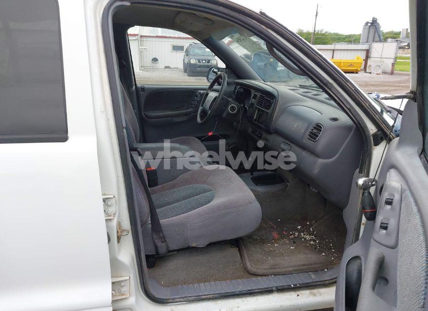 Photo 5 of 2000 Dodge Durango (VIN 1B4HS28Z4YF195702)