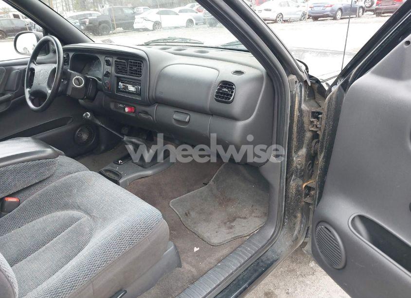 Photo 5 of 1999 Dodge Dakota SPORT (VIN 1B7FL22P8XS232450)