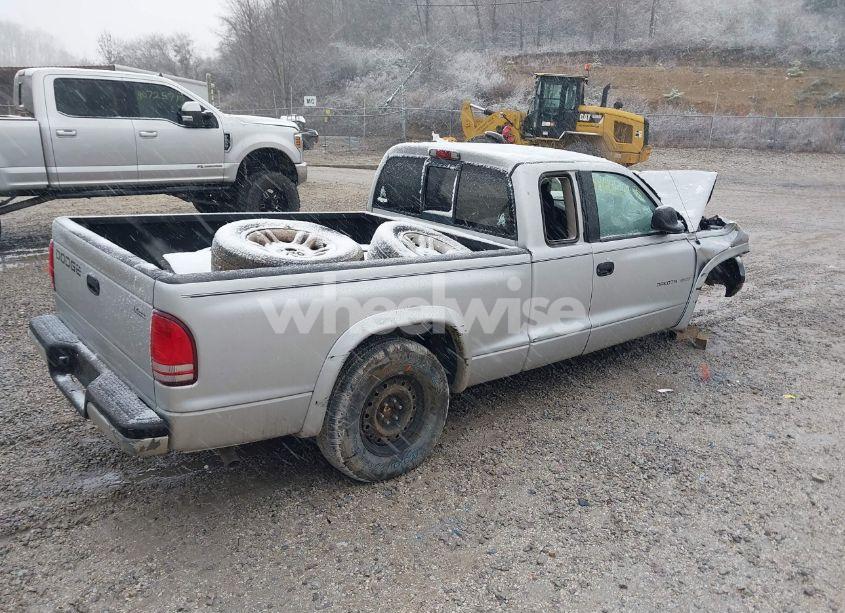 Photo 4 of 2002 Dodge Dakota SPORT (VIN 1B7GL32X22S637030)