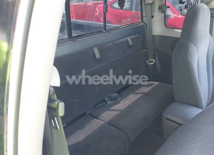 Photo 8 of 2002 Dodge Dakota SLT (VIN 1B7GL42XX2S526165)