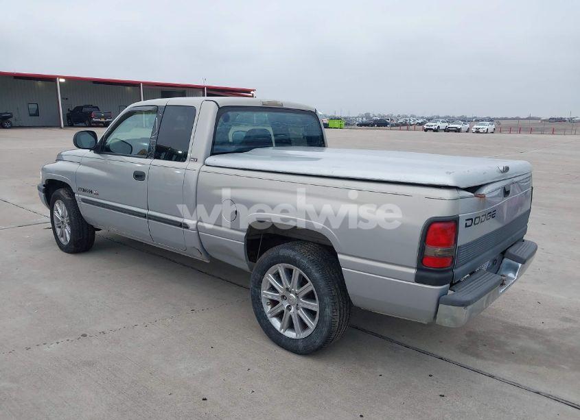 Photo 3 of 2000 Dodge Ram 1500 ST (VIN 1B7HC13Y7YJ100247)