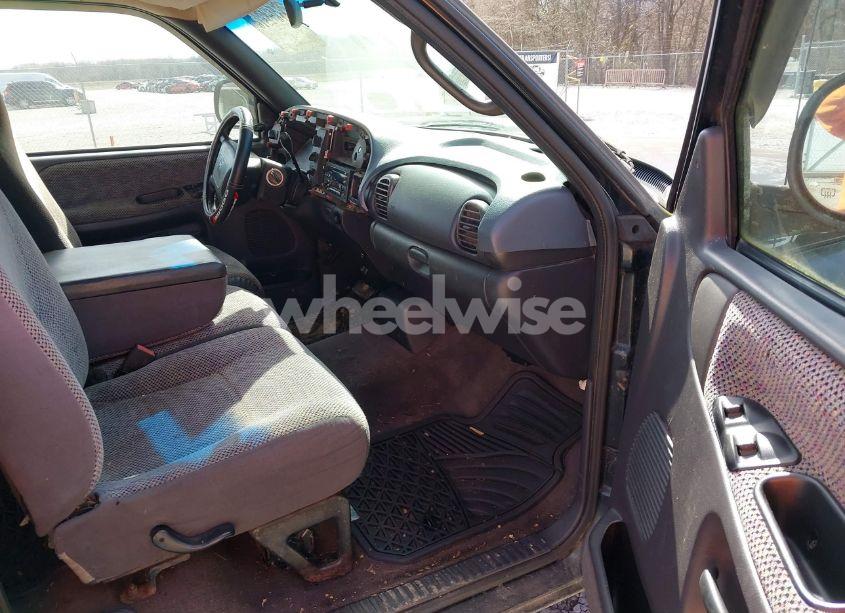 Photo 5 of 2001 Dodge Ram 1500 ST (VIN 1B7HC16Y61S790892)