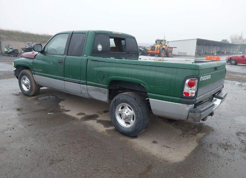 Photo 3 of 2000 Dodge Ram 2500 ST (VIN 1B7KC23Z4YJ130441)