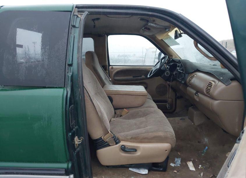 Photo 5 of 2000 Dodge Ram 2500 ST (VIN 1B7KC23Z4YJ130441)