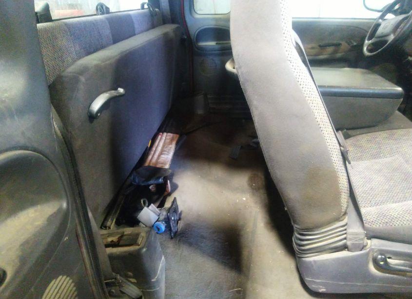 Photo 8 of 2001 Dodge Ram 2500 ST (VIN 1B7KF23651J607185)