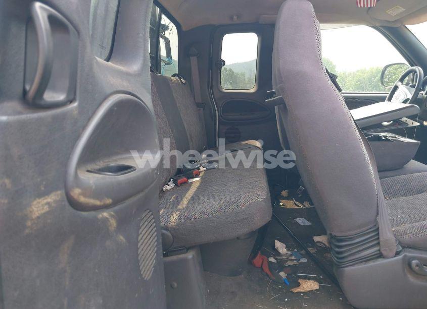 Photo 8 of 2001 Dodge Ram 2500 ST (VIN 1B7KF23661J611536)