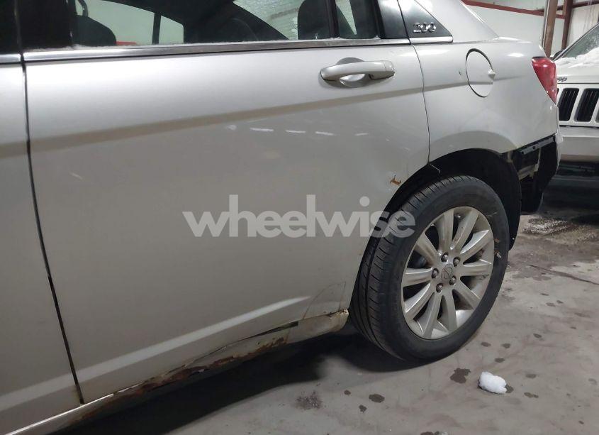 Photo 13 of 2011 Chrysler 200 TOURING (VIN 1C3BC1FB0BN500913)