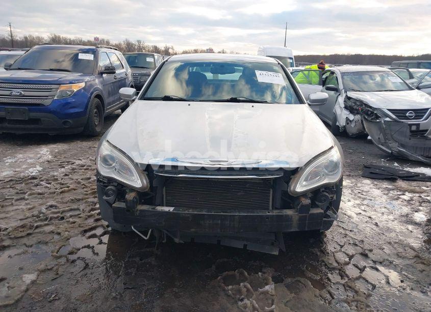 Photo 13 of 2011 Chrysler 200 TOURING (VIN 1C3BC1FB1BN555466)