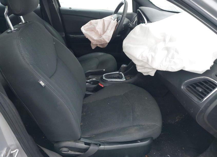 Photo 5 of 2011 Chrysler 200 TOURING (VIN 1C3BC1FB2BN560708)