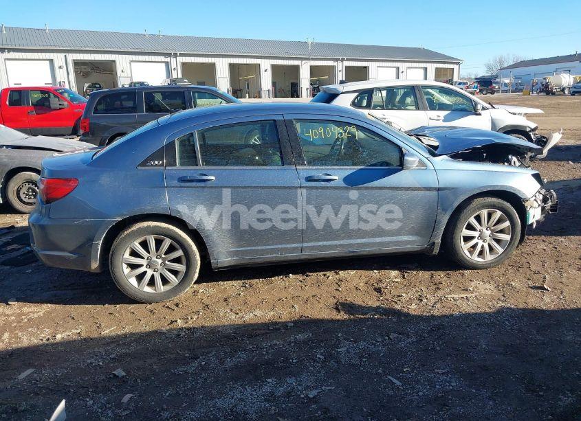 Photo 14 of 2011 Chrysler 200 TOURING (VIN 1C3BC1FB2BN592817)