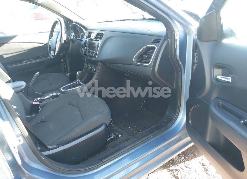 Photo 5 of 2011 Chrysler 200 TOURING (VIN 1C3BC1FB2BN592817)