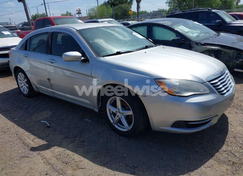 2011 Chrysler 200 TOURING (VIN 1C3BC1FB3BN527927) main photo