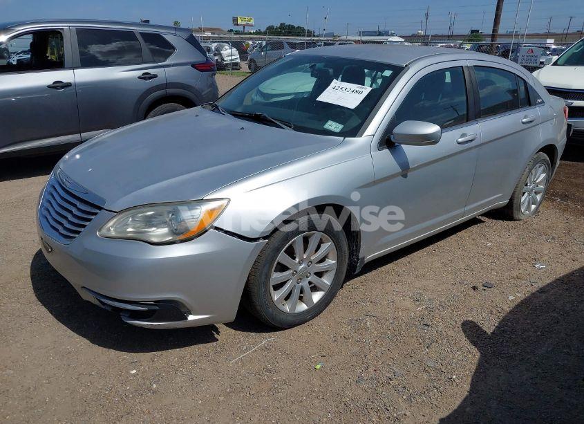 Photo 2 of 2011 Chrysler 200 TOURING (VIN 1C3BC1FB3BN527927)