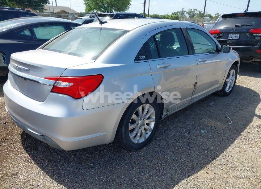 Photo 4 of 2011 Chrysler 200 TOURING (VIN 1C3BC1FB3BN527927)