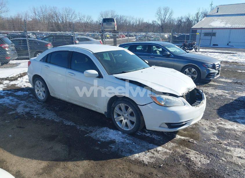 2011 Chrysler 200 TOURING (VIN 1C3BC1FB5BN612669) main photo