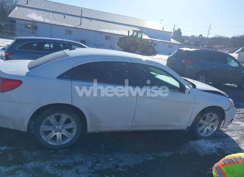 Photo 13 of 2011 Chrysler 200 TOURING (VIN 1C3BC1FB5BN612669)