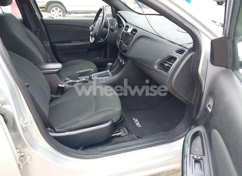 Photo 5 of 2011 Chrysler 200 TOURING (VIN 1C3BC1FB6BN625768)