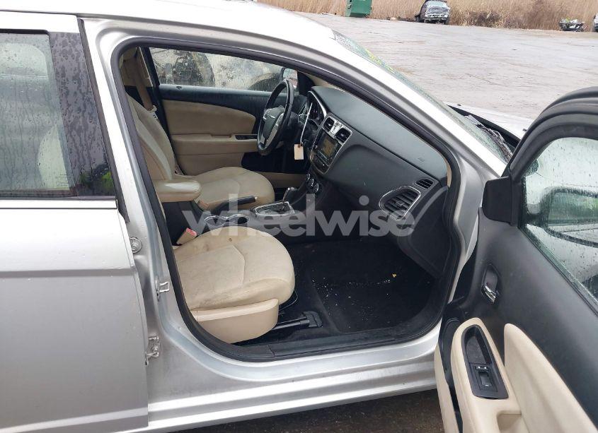 Photo 5 of 2011 Chrysler 200 TOURING (VIN 1C3BC1FB8BN531262)